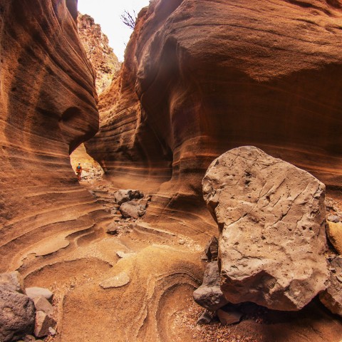 Barranco de Las Vacas and dining in a cave restaurant in Guayadeque